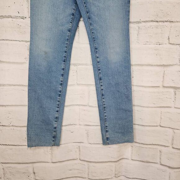 Good American Light Wash Distressed Pockets Denim Cropped Jeans Blue Size 6/28 - Picture 4 of 11